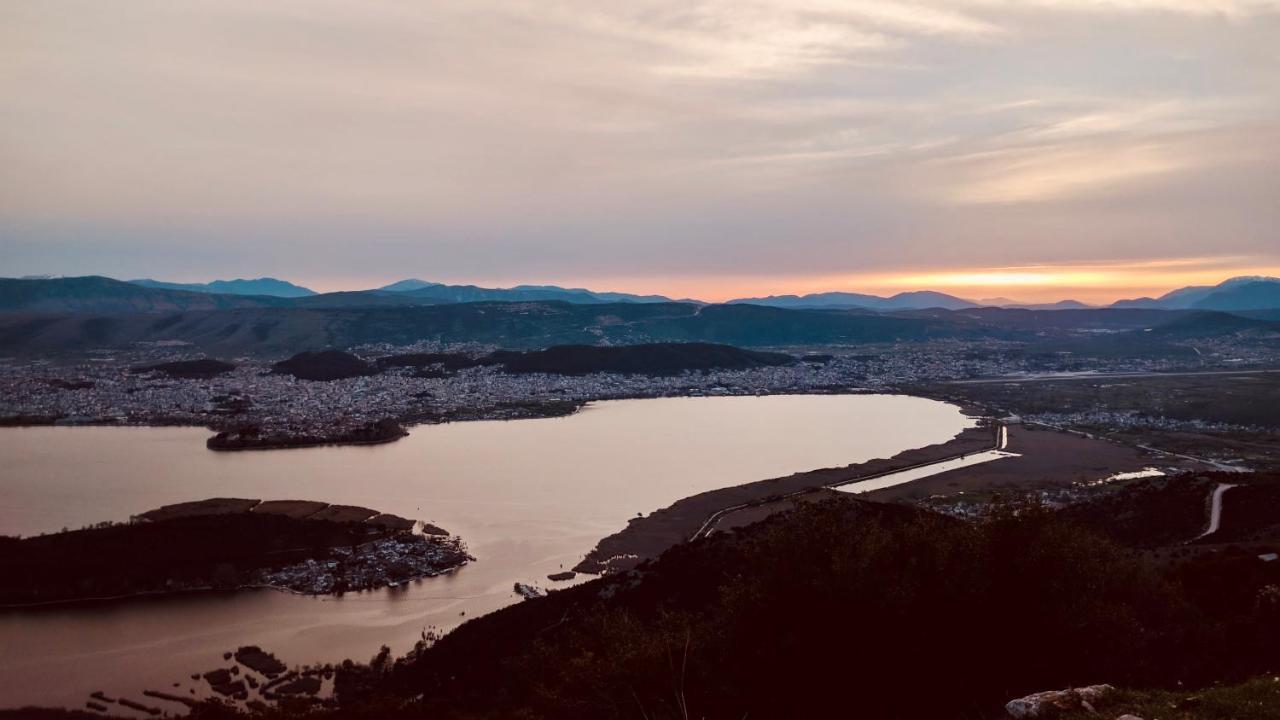 House With View In Amfithea Apartment Ioannina Ngoại thất bức ảnh